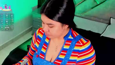 Snapshot of giiabloom chatting on 8, 10, 2025 giia online show from 8, 10, 2025