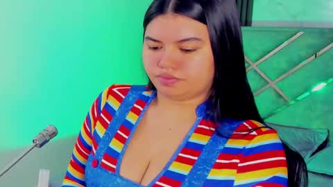 Snapshot of giiabloom chatting on 21, 10, 2025 giia online show from 21, 10, 2025
