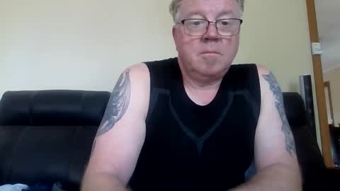 gimmmieoooo online show from 8, 2, 2026