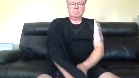 gimmmieoooo online show from 15, 3, 2026