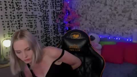 Snapshot of gina_lovelyy chatting on 8, 7, 2026 Gina online show from 8, 7, 2026