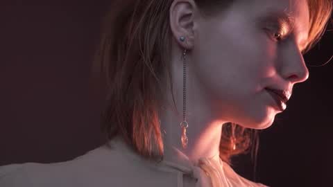        im expecting 350 thumbs up on my altar   online show from 27, 10, 2025