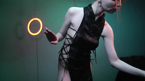        im expecting 350 thumbs up on my altar   online show from 12, 11, 2025