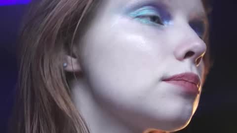        im expecting 350 thumbs up on my altar   online show from 18, 11, 2025