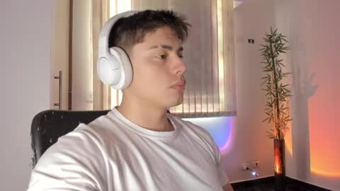 Snapshot of gio_russo chatting on 3, 6, 2026 GioRusso online show from 3, 6, 2026