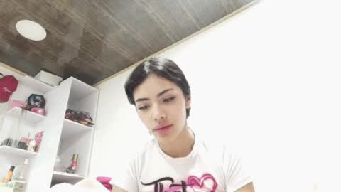 giovanna_oliveria online show from 27, 4, 2026