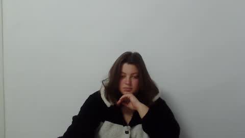 Snapshot of girl_leya chatting on 9, 10, 2025 girl_leya online show from 9, 10, 2025