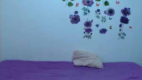 Snapshot of girl_naughty11 chatting on 11, 6, 2026 Isabella online show from 11, 6, 2026