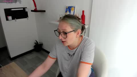 Maze    Thumbs up online show from 1, 11, 2025