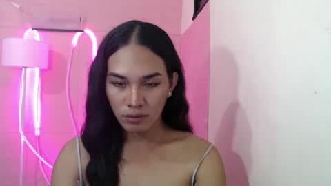 Rhaine online show from 8, 1, 2025