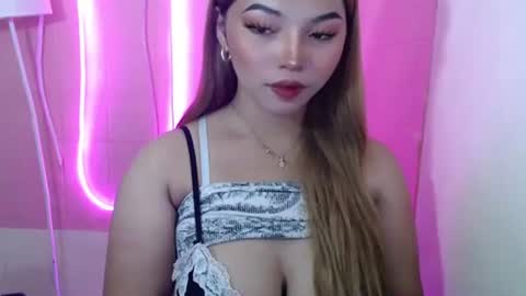 Rhaine online show from 6, 3, 2025