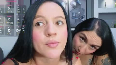 Snapshot of girsl_hot chatting on 20, 4, 2026 Violeta y Samantha online show from 20, 4, 2026