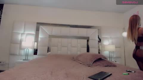 Snapshot of gisele_fox chatting on 4, 3, 2025 Gisel online show from 4, 3, 2025