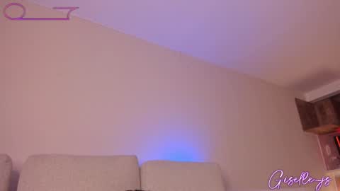 Instagram gisellee  22  online show from 14, 1, 2026