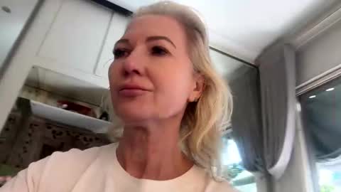 Snapshot of gl1tter_barbie chatting on 28, 4, 2026 Gl1tter Barbie online show from 28, 4, 2026