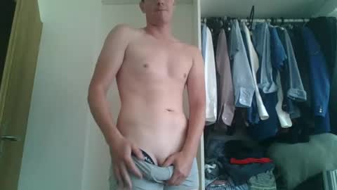 Snapshot of glen_1987 chatting on 10, 8, 2026 Mike 1987 online show from 10, 8, 2026