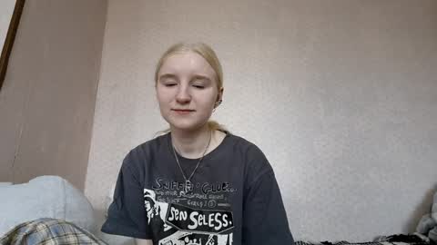 Snapshot of glennabeem chatting on 7, 4, 2026 Laura online show from 7, 4, 2026