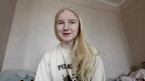 Snapshot of glennabeem chatting on 14, 4, 2026 Laura online show from 14, 4, 2026