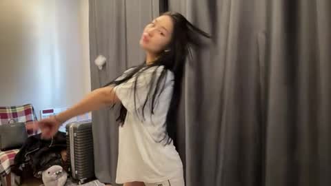 Mia online show from 6, 4, 2026