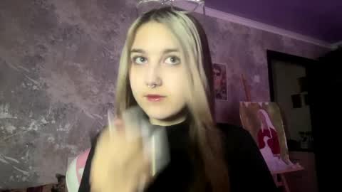 Snapshot of glenniekinney chatting on 15, 4, 2026 Kelly online show from 15, 4, 2026