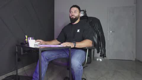 Matthew .. for short call me Matt online show from 23, 10, 2025