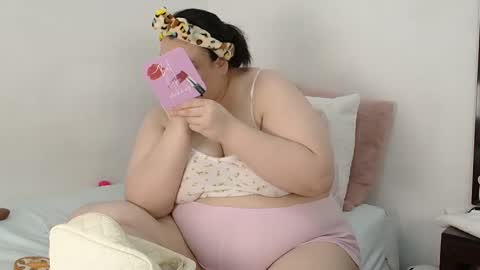Snapshot of glitterwater chatting on 9, 5, 2026 suzy online show from 9, 5, 2026