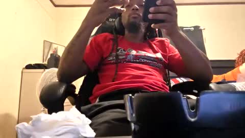 Snapshot of glomightyj chatting on 19, 4, 2026 glomightyj online show from 19, 4, 2026