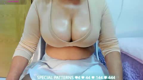 Snapshot of gloria_mature1 chatting on 22, 4, 2026 GLORIA INDEPENDENT MODEL online show from 22, 4, 2026