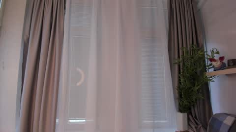 Snapshot of glowhub_ chatting on 20, 2, 2026 Ann Eliz and Gigi online show from 20, 2, 2026