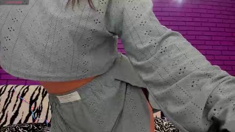 Snapshot of glowmimi chatting on 2, 11, 2025 Mia online show from 2, 11, 2025