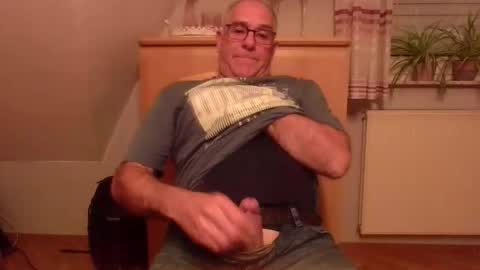 Snapshot of gngh1969 chatting on 27, 5, 2026 gngh1969 online show from 27, 5, 2026