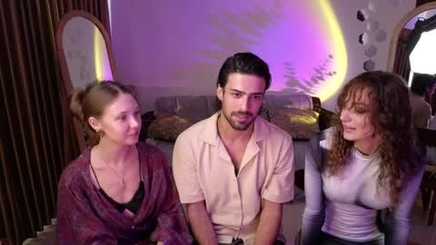   330 UTC2 girls   online show from 9, 4, 2026