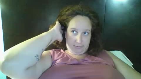 Snapshot of goddessmilfcrysyal chatting on 21, 4, 2026 Crystal online show from 21, 4, 2026