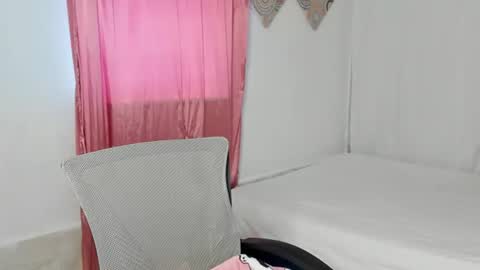 Snapshot of gold_curlscb chatting on 15, 7, 2026 Mary online show from 15, 7, 2026