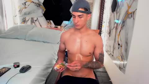 Snapshot of goldendesirexx_ chatting on 8, 7, 2026 Golden online show from 8, 7, 2026