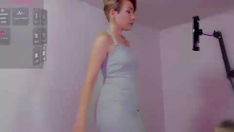 Snapshot of goldengirlrose chatting on 12, 9, 2025 goldenrosa online show from 12, 9, 2025