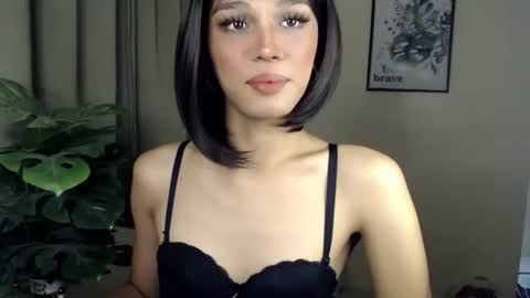 Snapshot of goldenlily69 chatting on 6, 6, 2026 Lily is Gold online show from 6, 6, 2026