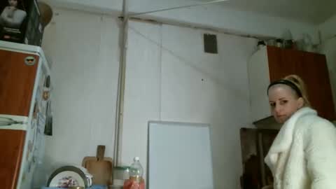 Snapshot of goldenworld_bi_car chatting on 18, 11, 2025 Christie online show from 18, 11, 2025