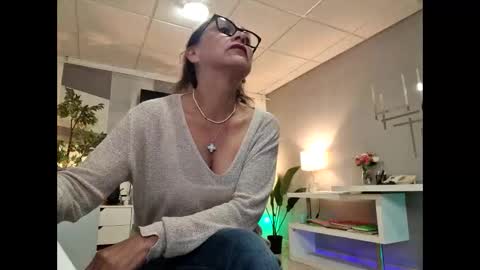 Snapshot of goldsweetdream chatting on 5, 11, 2025 goldsweetdream online show from 5, 11, 2025
