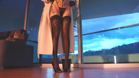 sophie  Special celebration a the beach 300k followers 3011 and 0112   online show from 8, 3, 2025