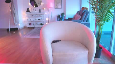 sophie  Special celebration a the beach 300k followers 3011 and 0112   online show from 9, 3, 2025