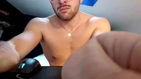 Snapshot of goura2000 chatting on 9, 3, 2025 goura2000 online show from 9, 3, 2025