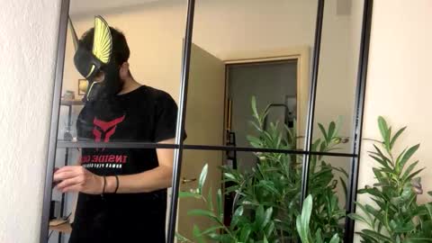 Snapshot of greekraul chatting on 27, 10, 2025 Raul The Greek online show from 27, 10, 2025