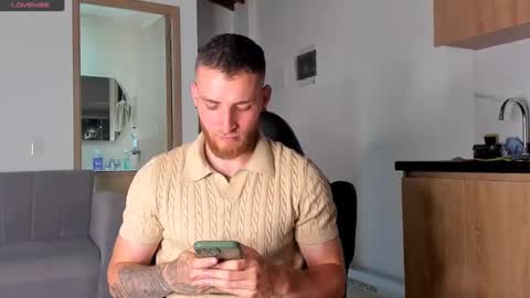 Snapshot of greeneyes_col chatting on 3, 2, 2025 Juan online show from 3, 2, 2025