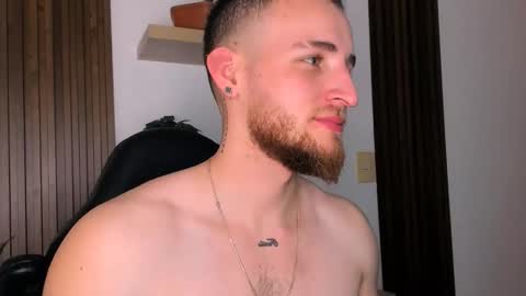 Snapshot of greeneyes_col chatting on 5, 12, 2025 Juan online show from 5, 12, 2025