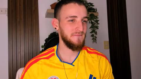 Snapshot of greeneyes_col chatting on 16, 12, 2025 Juan online show from 16, 12, 2025