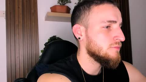 Snapshot of greeneyes_col chatting on 17, 12, 2025 Juan online show from 17, 12, 2025