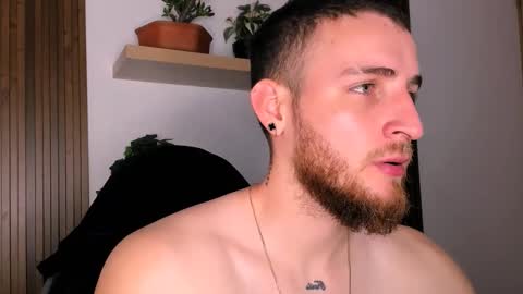 Snapshot of greeneyes_col chatting on 17, 12, 2025 Juan online show from 17, 12, 2025