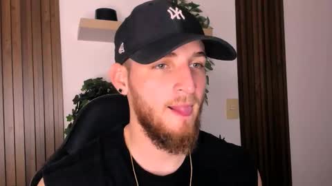 Snapshot of greeneyes_col chatting on 19, 12, 2025 Juan online show from 19, 12, 2025