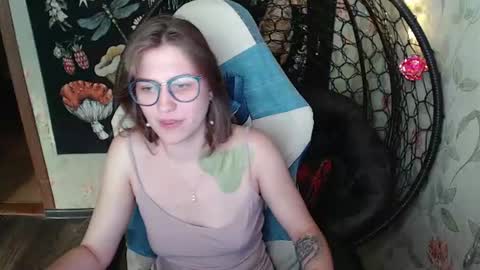 Snapshot of greenwitch9 chatting on 24, 6, 2026 Lina online show from 24, 6, 2026